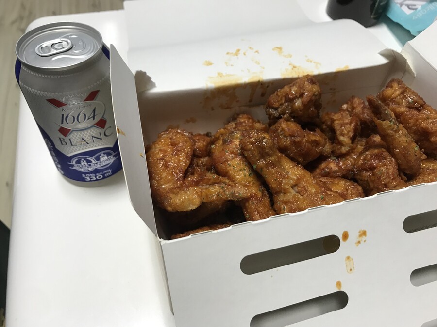 생일날 치킨인류 매운간장치킨 회사 점심밥