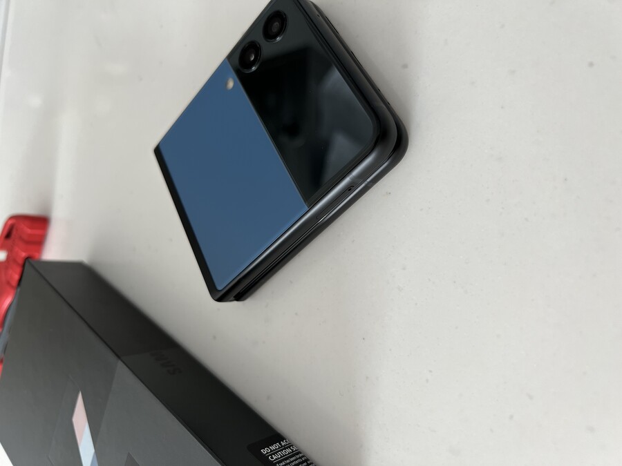 갤럭시Z플립3 비스포크 에디션 (블루 & 엘로우) 오픈박스_2.jpeg