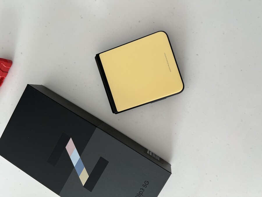 갤럭시Z플립3 비스포크 에디션 (블루 & 엘로우) 오픈박스_3.jpeg