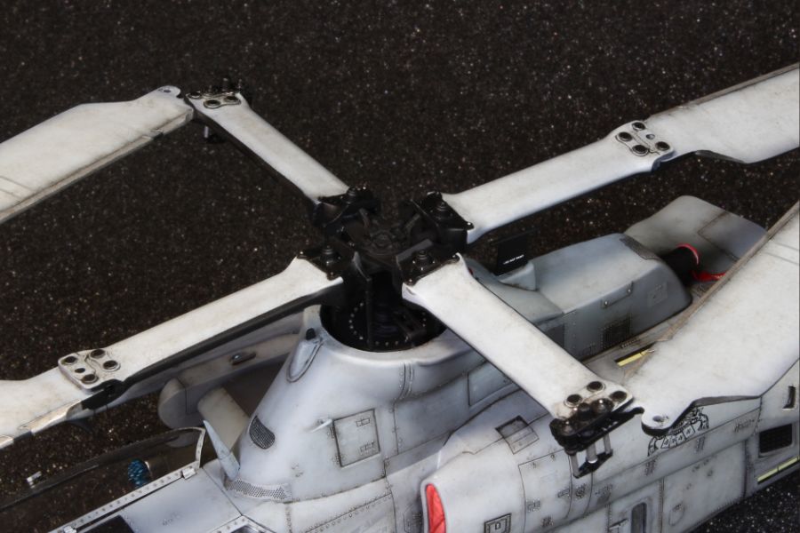 USMC AH-1Z VIPER 1/35 (ACADEMY)_27.jpg