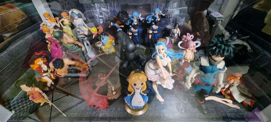 유어쉘프 장식장과 함께 피규어 프라 일괄처분 합니다._2.jpg