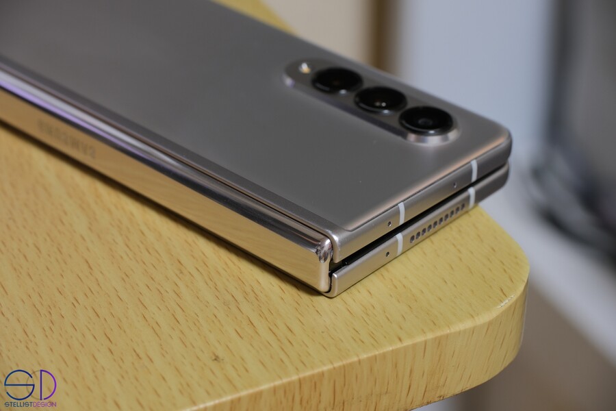 와 폴드3 튼튼하네요 돌바닥에 떨어져도 안깨지네요_1.jpg