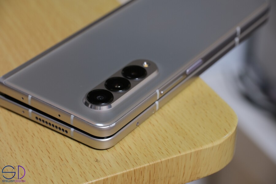 와 폴드3 튼튼하네요 돌바닥에 떨어져도 안깨지네요_3.jpg