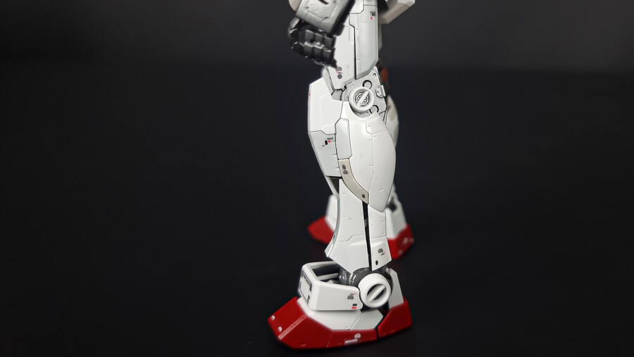 [건프라 RG 백과사전] NO.1 RX-78-2 퍼스트건담 상세리뷰 _부분도색_2.jpg