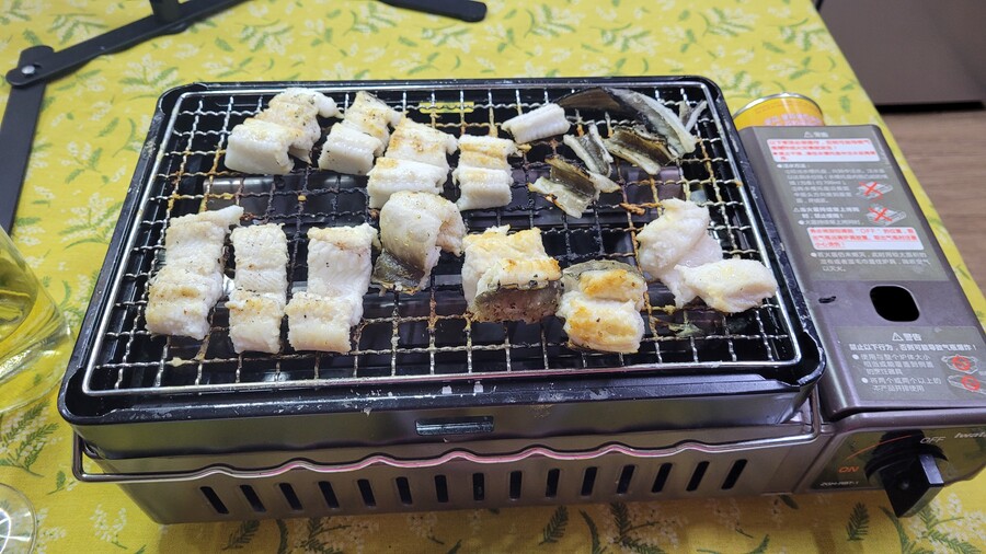 야옹이랑 먹는 장어구이 | 음식 갤러리 야옹이랑 먹는 장어구이 | 음식 갤러리 | 루리웹