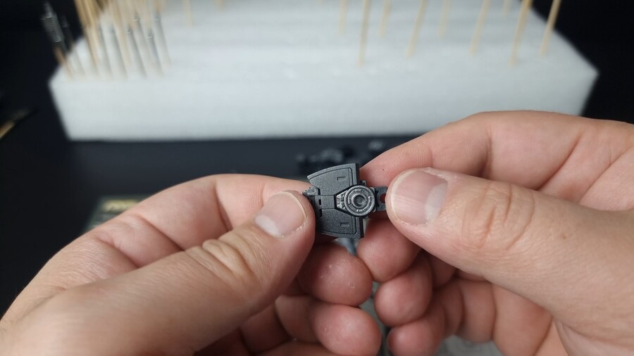 [건프라 RG 4번 양산형 자쿠2] RG 조립 손맛 추천_6.jpg