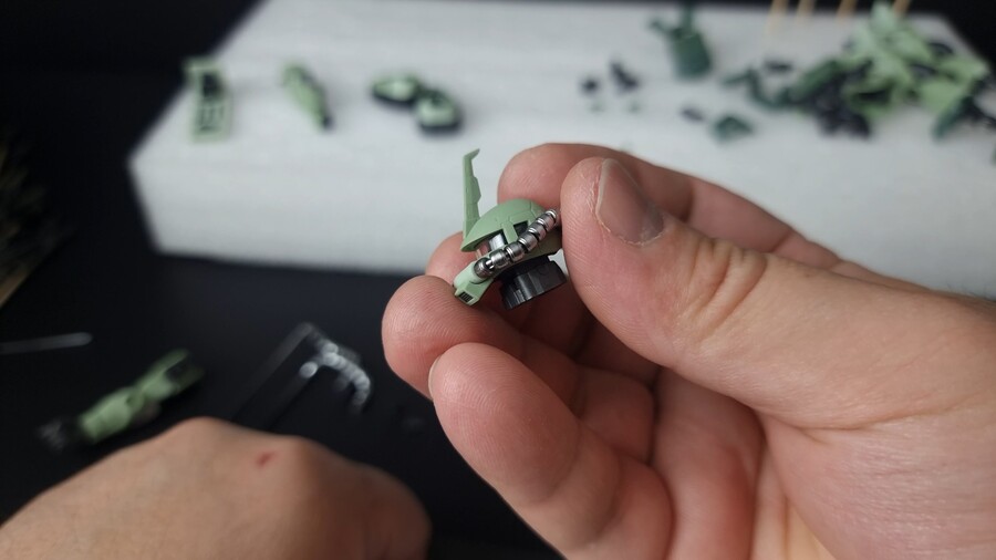 [건프라 RG 4번 양산형 자쿠2] RG 조립 손맛 추천_7.jpg