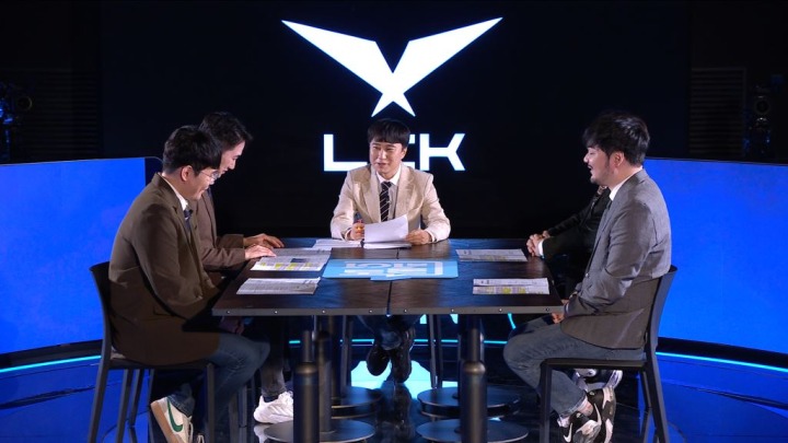 [사진] ‘lOl분 토론’에서 2022년 LCK 스프링에 대해 의견을 나누고 있는 출연자들(제공=LCK).jpg