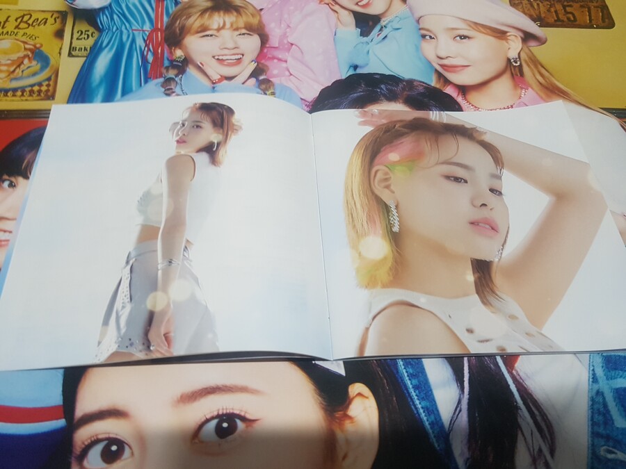 니쥬 (NiziU) - 싱글앨범_7.jpg