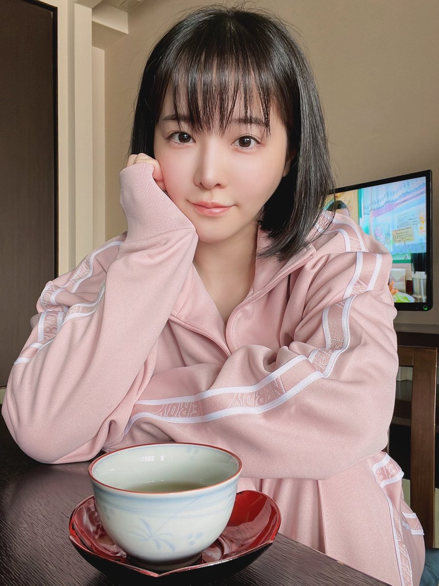 산노미야 츠바키는 가까이서 찍은 사진 보면 비율 좋아보이는데 | 유머 게시판 | RULIWEB