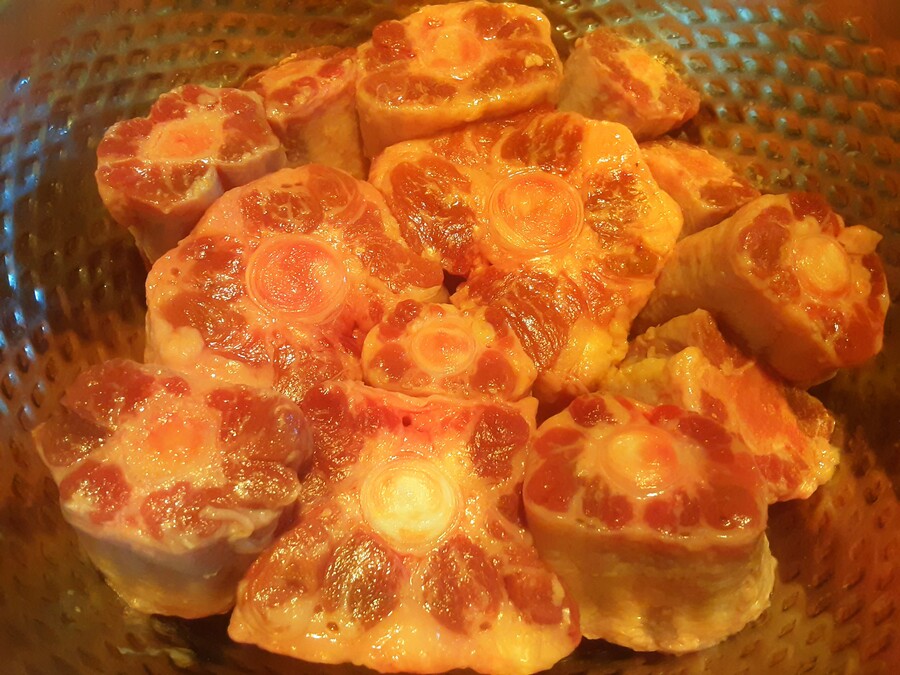 소꼬리찜, 보리밥과 매콤 겉절이._2.jpg