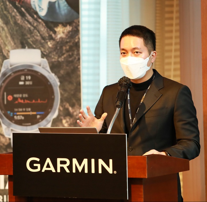 가민 프리미엄 아웃도어 GPS 스마트워치 피닉스 7 시리즈와 에픽스 2종 출시