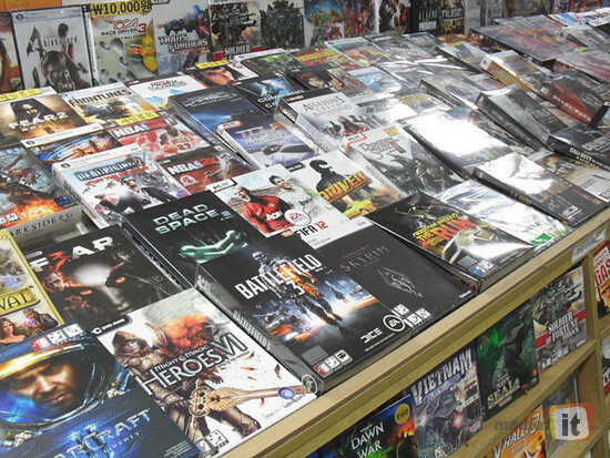 용산 최후의 PC게임 패키지 매장_3.jpg