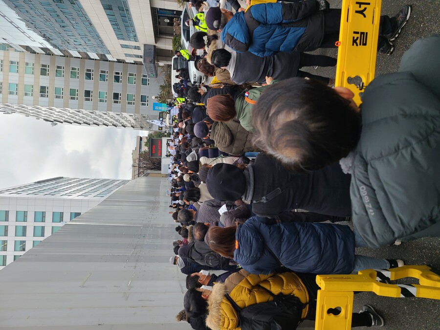 오늘자) 민주당 수박타도 밭갈이 집회 사진들이래_1.jpg