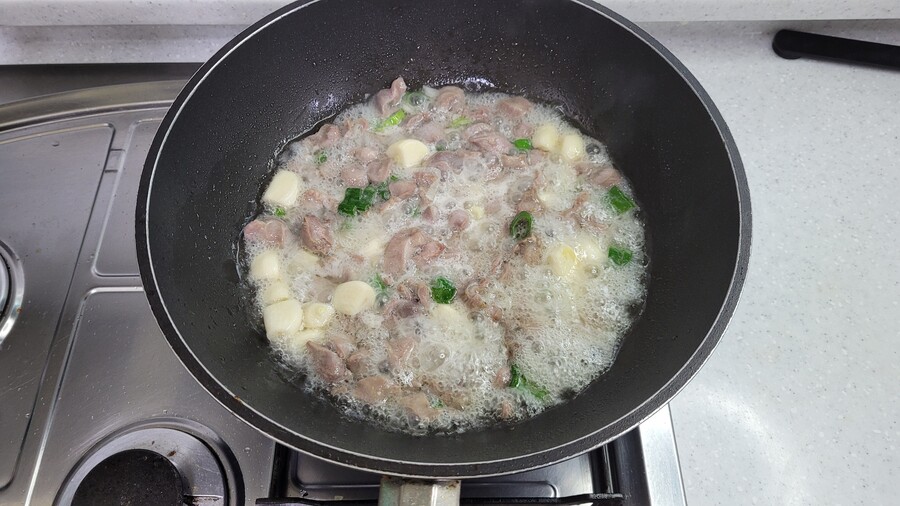 야옹이랑 먹는 닭똥집볶음_6.jpg