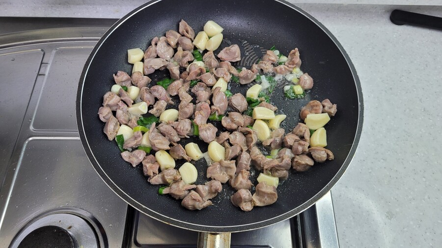 야옹이랑 먹는 닭똥집볶음_7.jpg