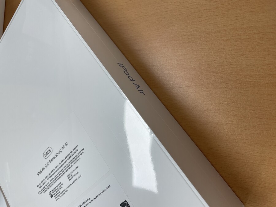 애플 아이패드 에어 5세대 블루 모델_1.jpeg