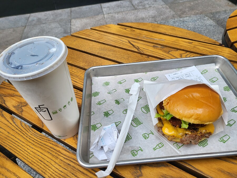 첨 먹어본 쉑쉑버거_1.jpg