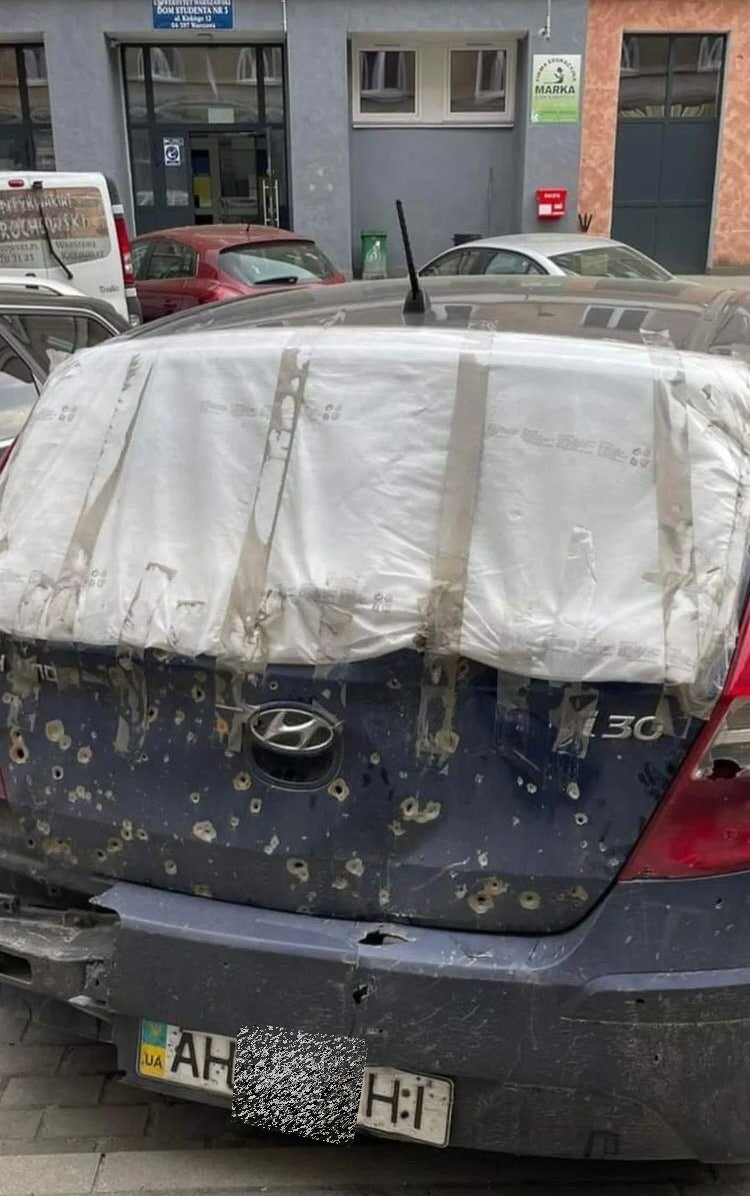 (우크라이나) 도네츠크를 탈출해 폴란드까지 온 차 상태_1.png