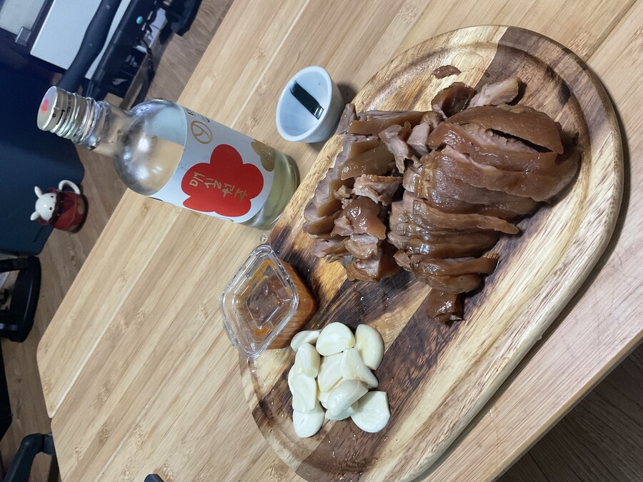 유게이들아 저녁먹자 (하로나마트표 족발)_1.jpeg