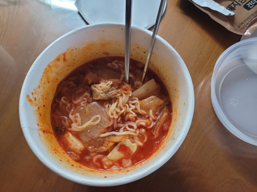 금돼지식당 돼지김치찌개면_4.jpg