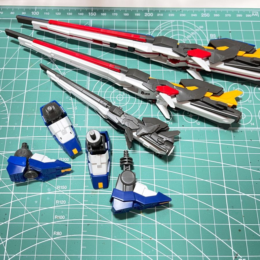 RG & EG RX-93ff 뉴 건담 비교 사진_2.jpg
