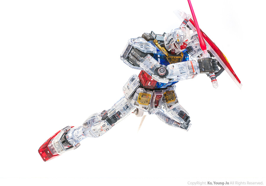 MG 퍼스트 건담 3.0 클리어 컬러 (RX-78-2 Gundam) 리뷰_65.jpg