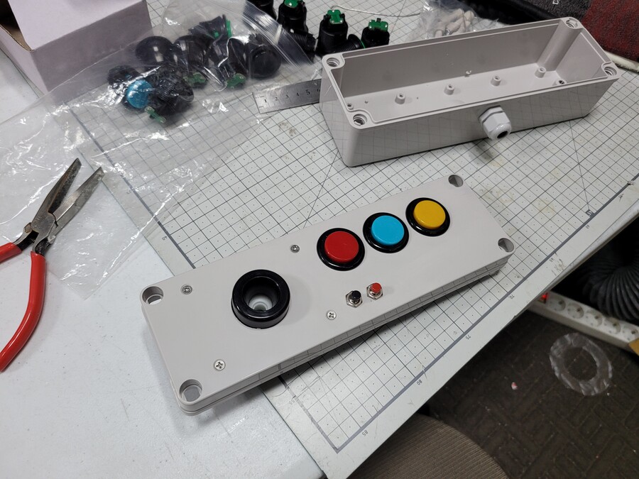 책꽂이에 쏘옥 들어가는 조이스틱_4.jpg