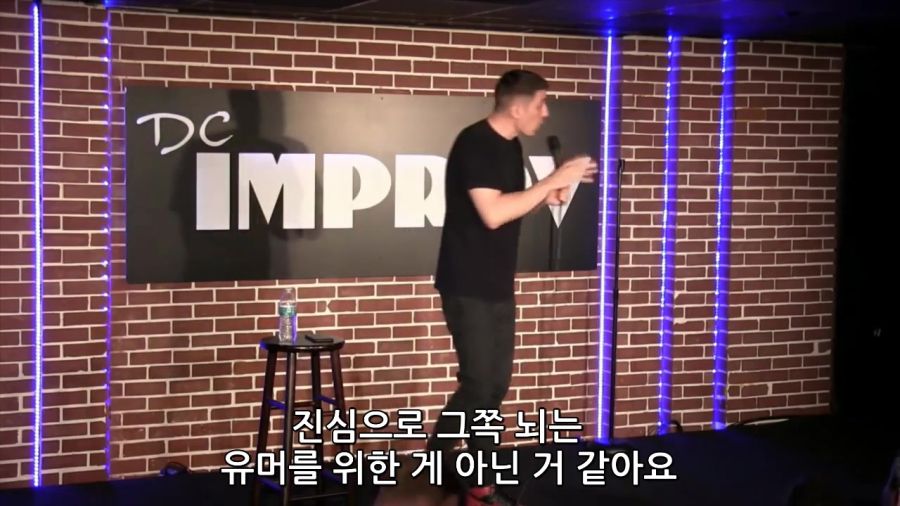 공연 방해하는 페미 참교육 때려박는 코미디언.mp4_20220601_102546.743.jpg