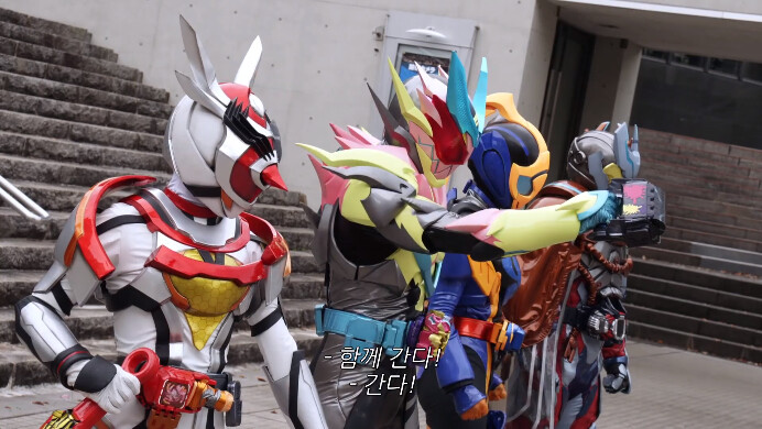 [가면라이더 리바이스] 역대급으로 뽕 안 차오르는 단체 변신_12.png