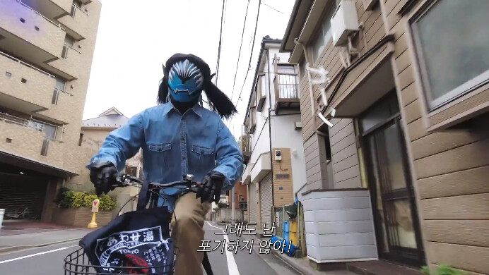 [가면라이더 리바이스] 여장한 악마가 따라다닌다_5.png