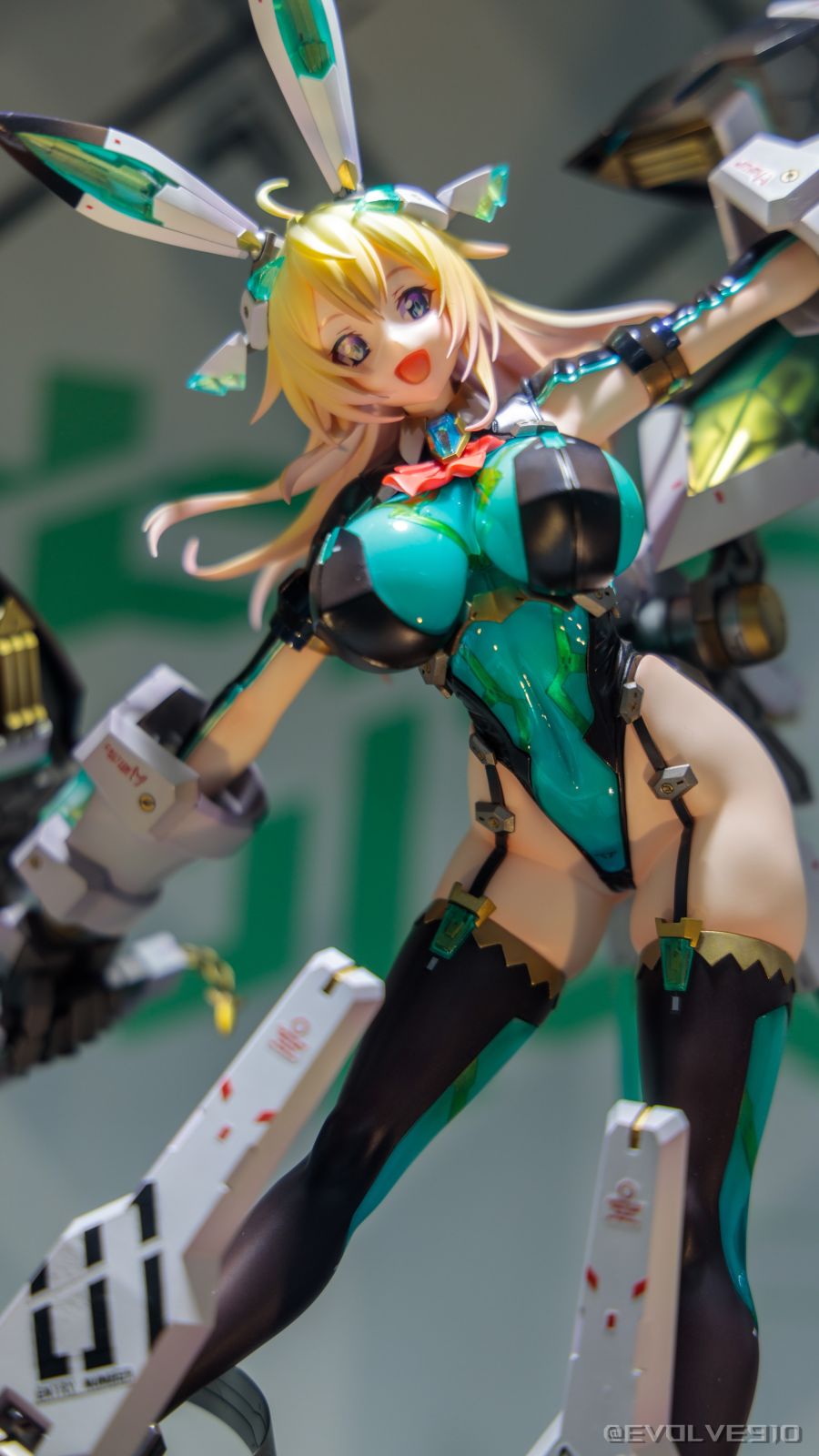 [Vertex] 오빗 걸즈 - 피오나 풀문 전시 사진_2.jpg