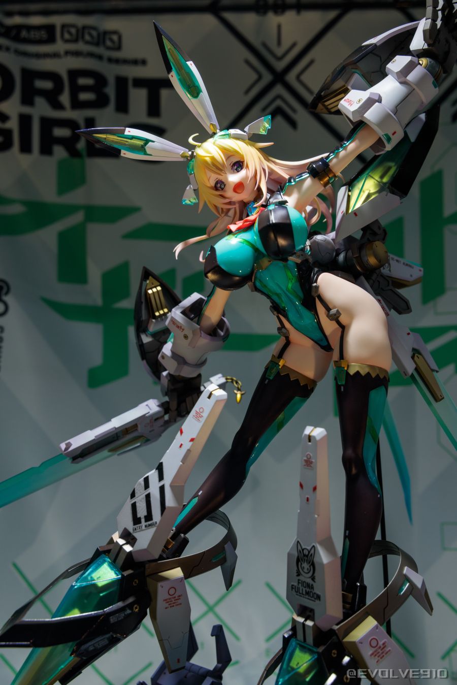 [Vertex] 오빗 걸즈 - 피오나 풀문 전시 사진_5.jpg