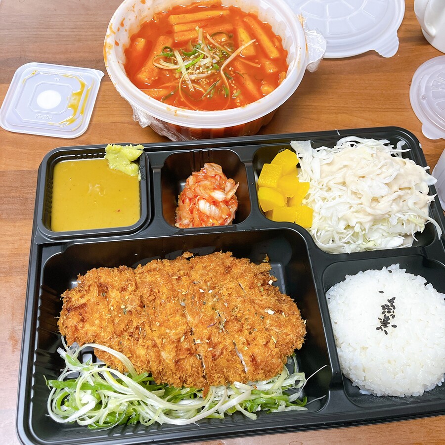 오랜만에 먹은 돈까스떡볶이 세트