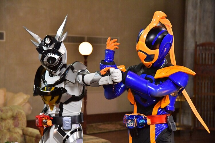 [가면라이더 리바이스]TTFC 스핀오프 3탄 타이틀 로고 공개_3.jpg