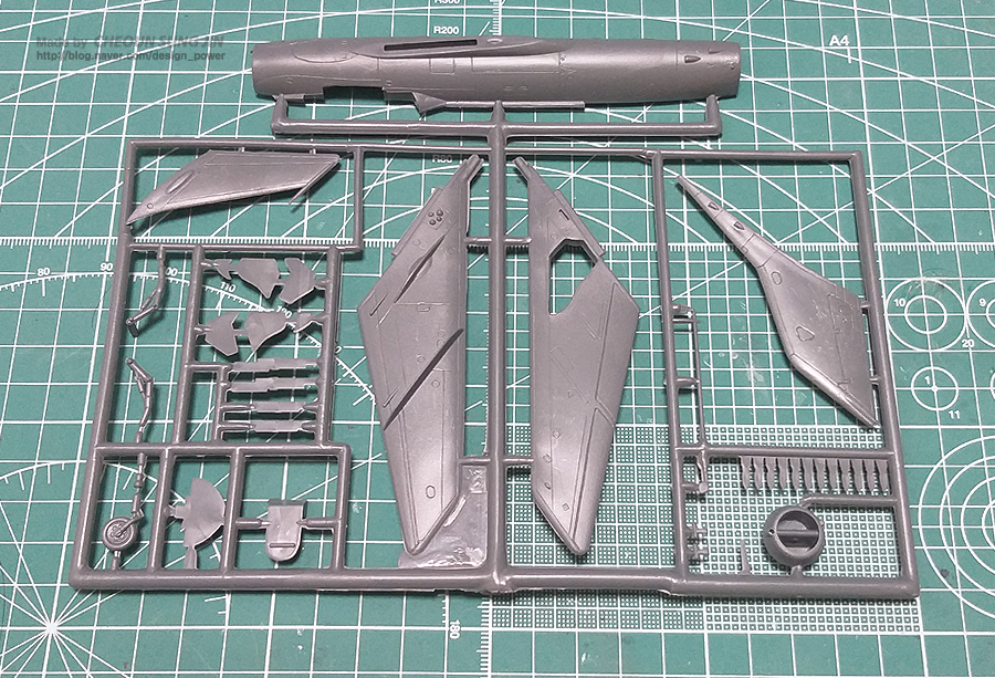 F-6 [MIG-19S] 'Phantom Killer' 프라모델 모형_4.jpg