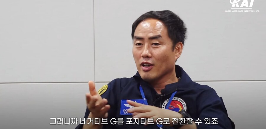 탑건) " 전투기가 급 하강할때 뒤집어서 내려오는 이유는??? "_13.jpg