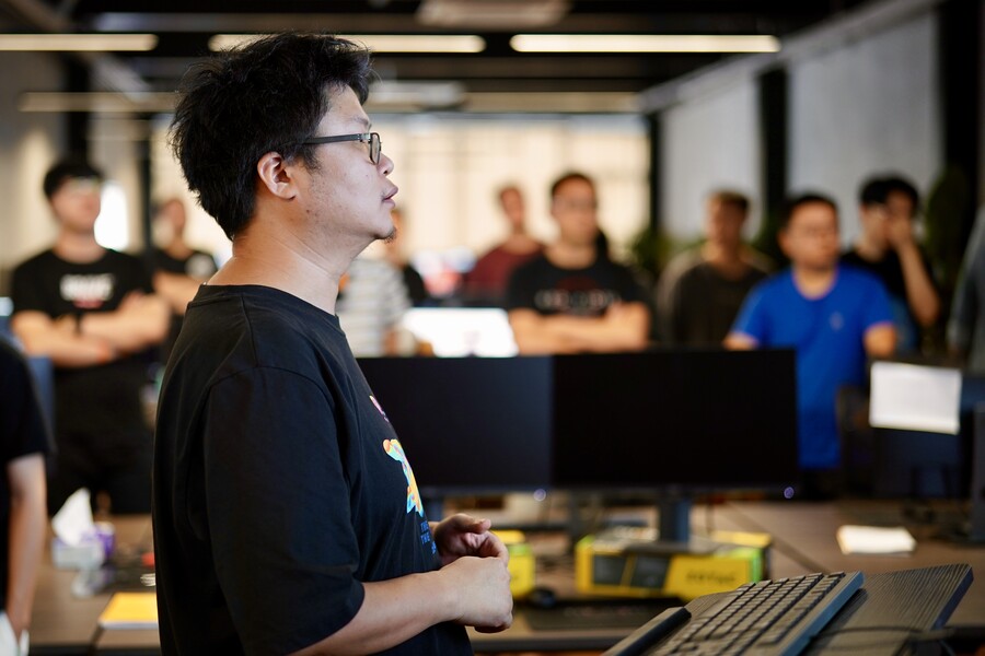 내년 최대 기대작 검은 신화 오공 개발자와 사무실 모습_5.jpg