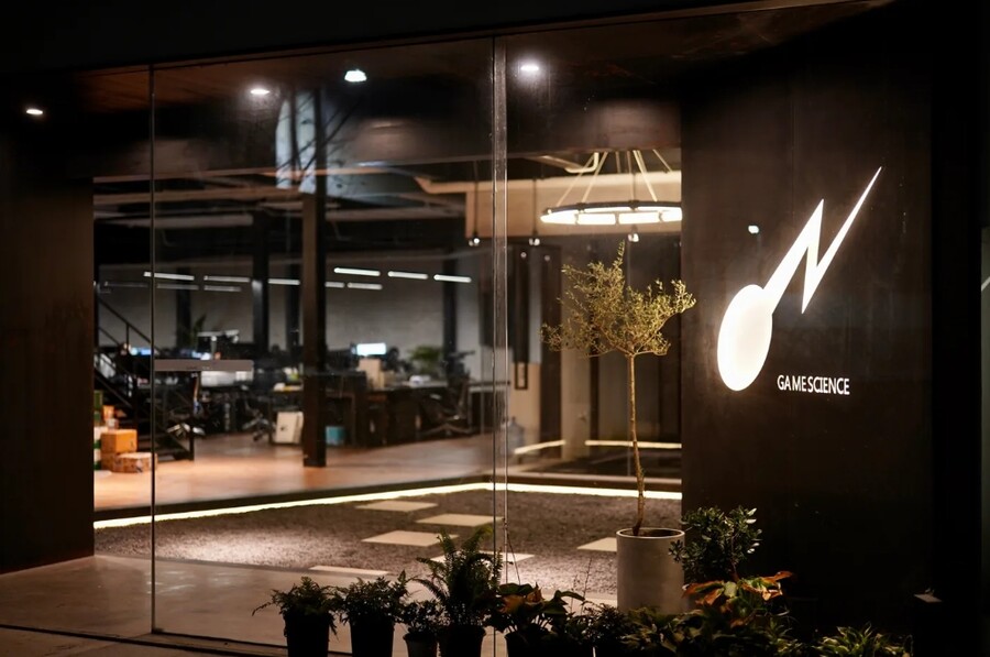 내년 최대 기대작 검은 신화 오공 개발자와 사무실 모습_7.jpg