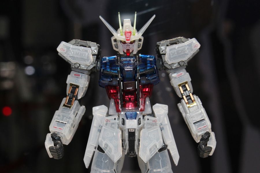 RG 스트라이크 건담 & 스카이 글래스퍼 세트 [클리어 컬러] 전시 사진 2_8.jpg