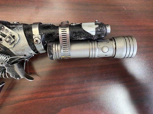 어떤 마-약상에게서 압수한 가내수공업 권총🔫_5.jpg