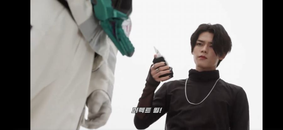 [가면라이더 리바이스] 저가 코스프레가 아닌 livevil_2.jpg