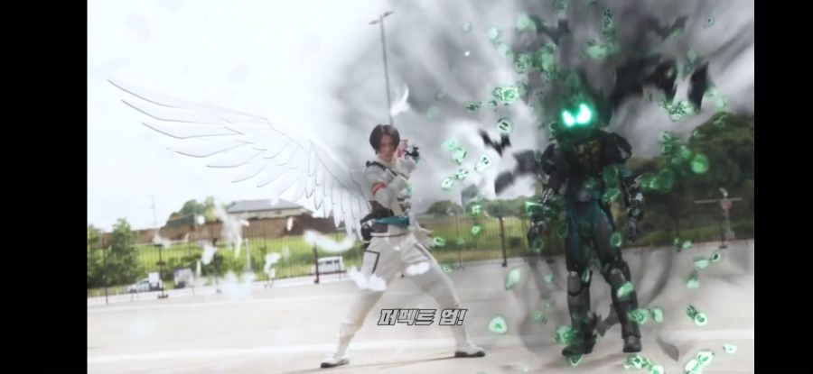 [가면라이더 리바이스] 저가 코스프레가 아닌 livevil_17.jpg