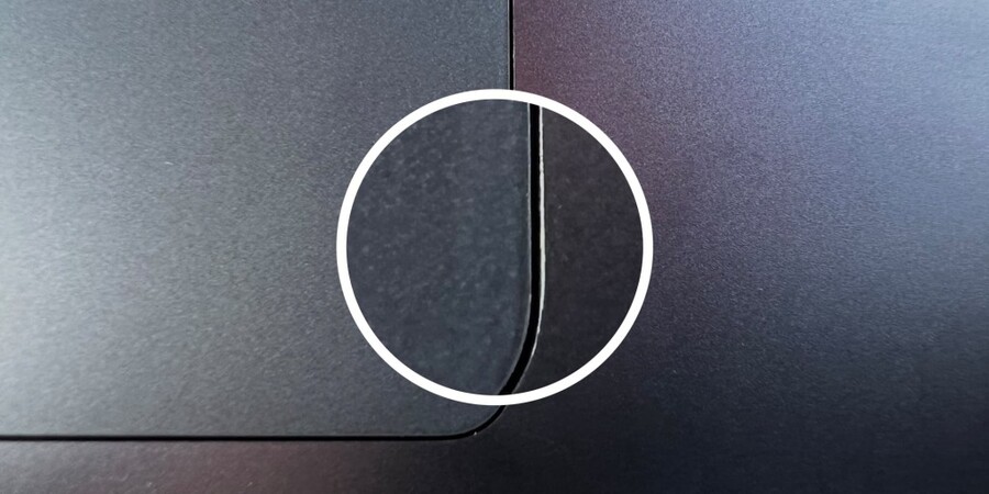 애플 신형 M2 맥북에어 미드나이트 모델 도장 까짐 이슈_2.jpg