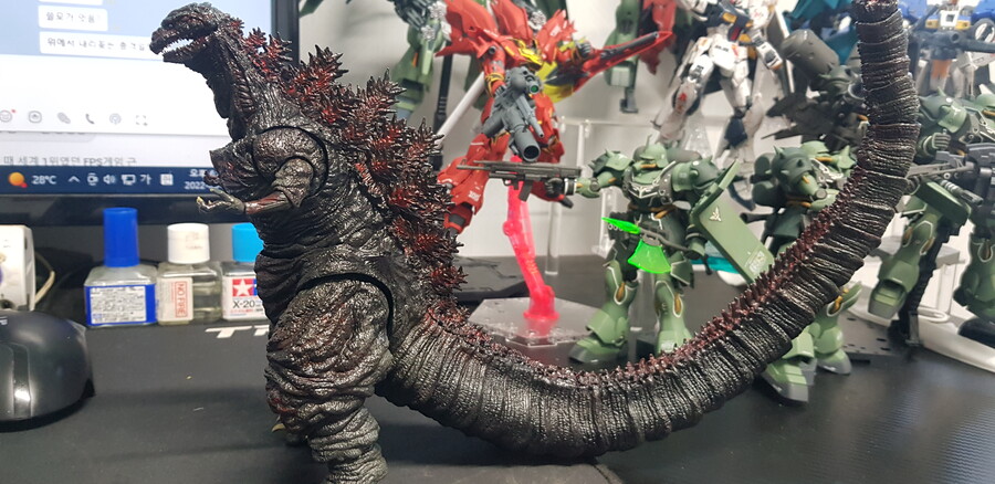 반다이 몬스터아츠 신고질라 (도색작)_8.jpg