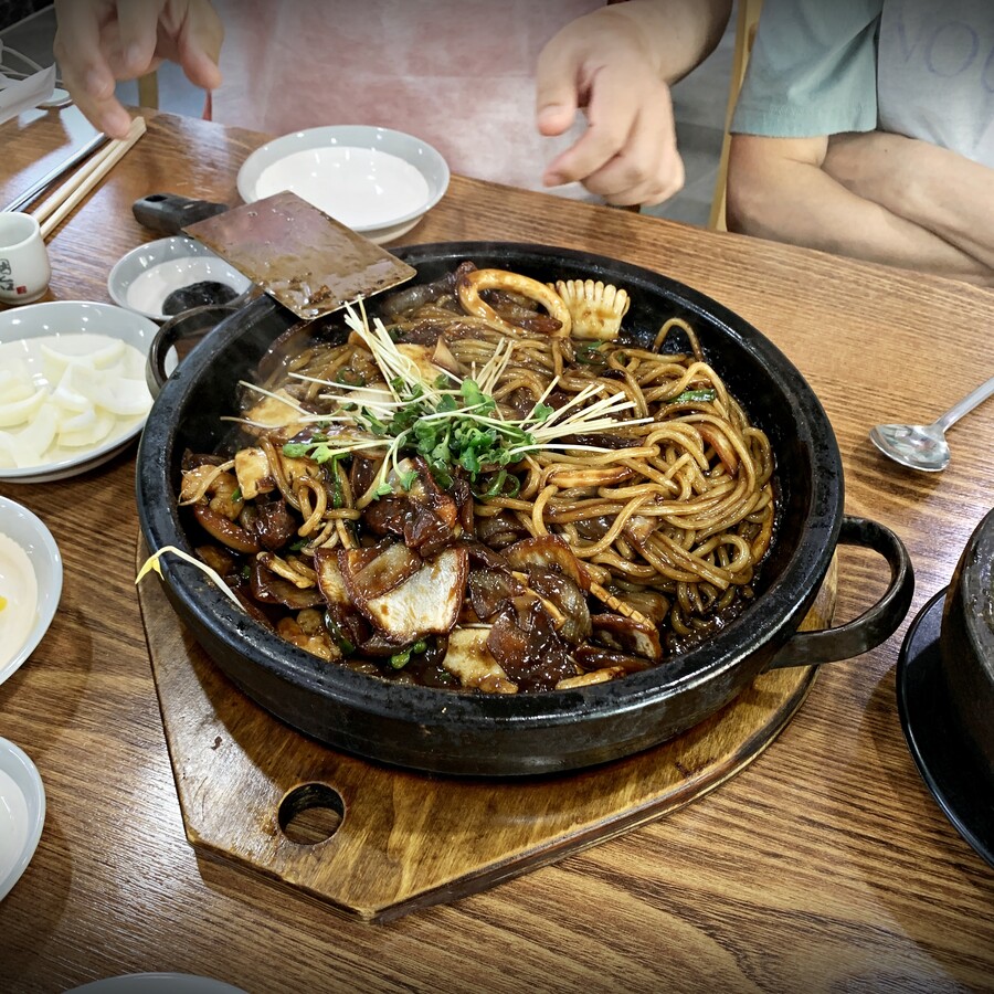 밖에서 밥 먹습니다 안산 화정동 챔피언돌판짜장