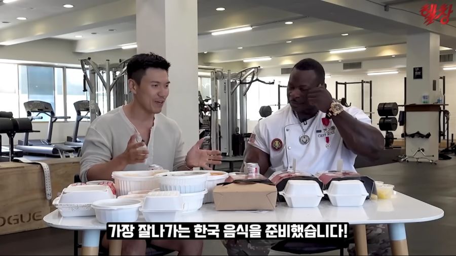 짜장면을 처음 먹어본 백악관 쉐프의 반응_1.jpg