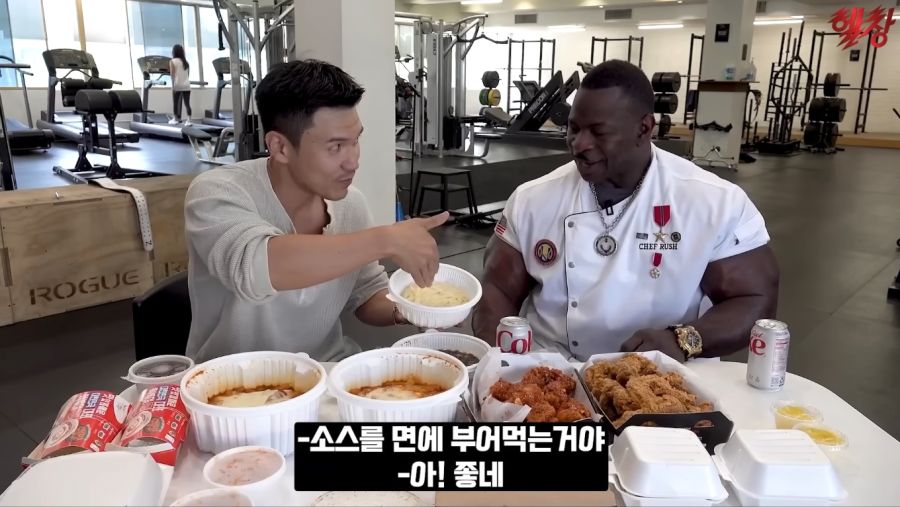짜장면을 처음 먹어본 백악관 쉐프의 반응_6.jpg