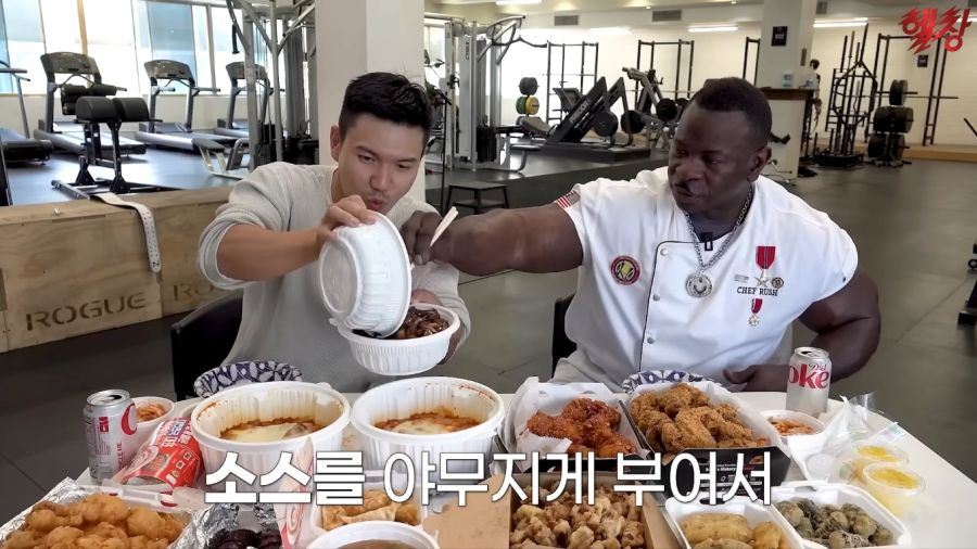 짜장면을 처음 먹어본 백악관 쉐프의 반응_7.jpg