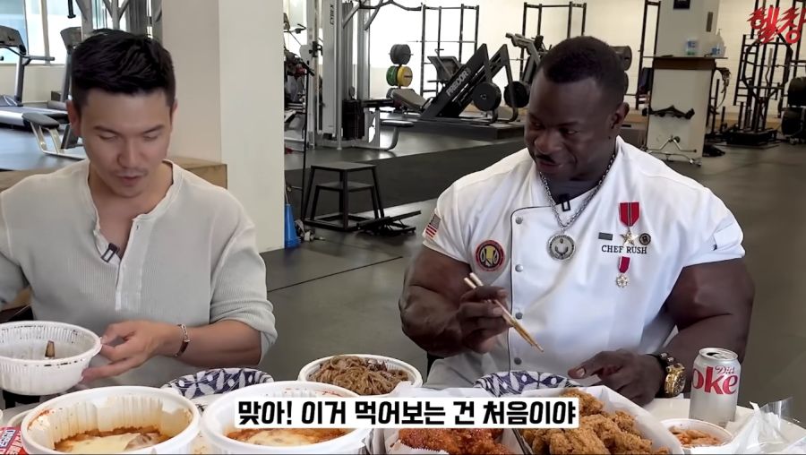 짜장면을 처음 먹어본 백악관 쉐프의 반응_10.jpg